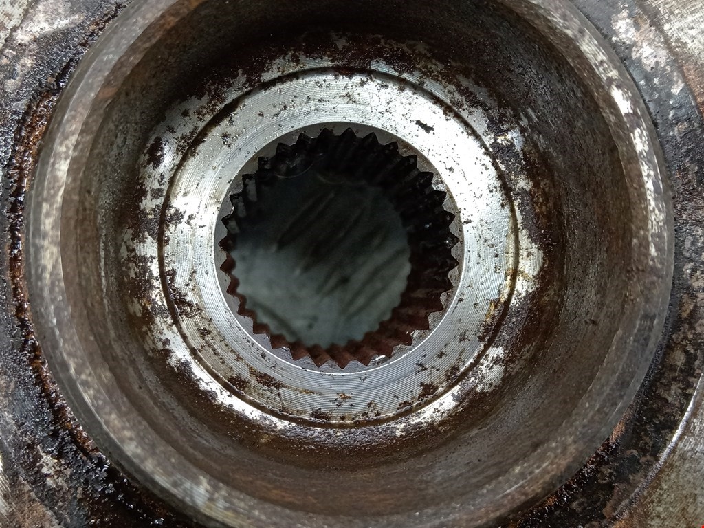 Ступица задняя левая LAND ROVER Discovery III 2005-2009