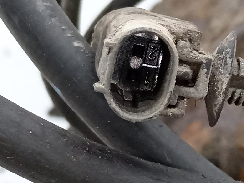 Ступица задняя левая LAND ROVER Discovery III 2005-2009