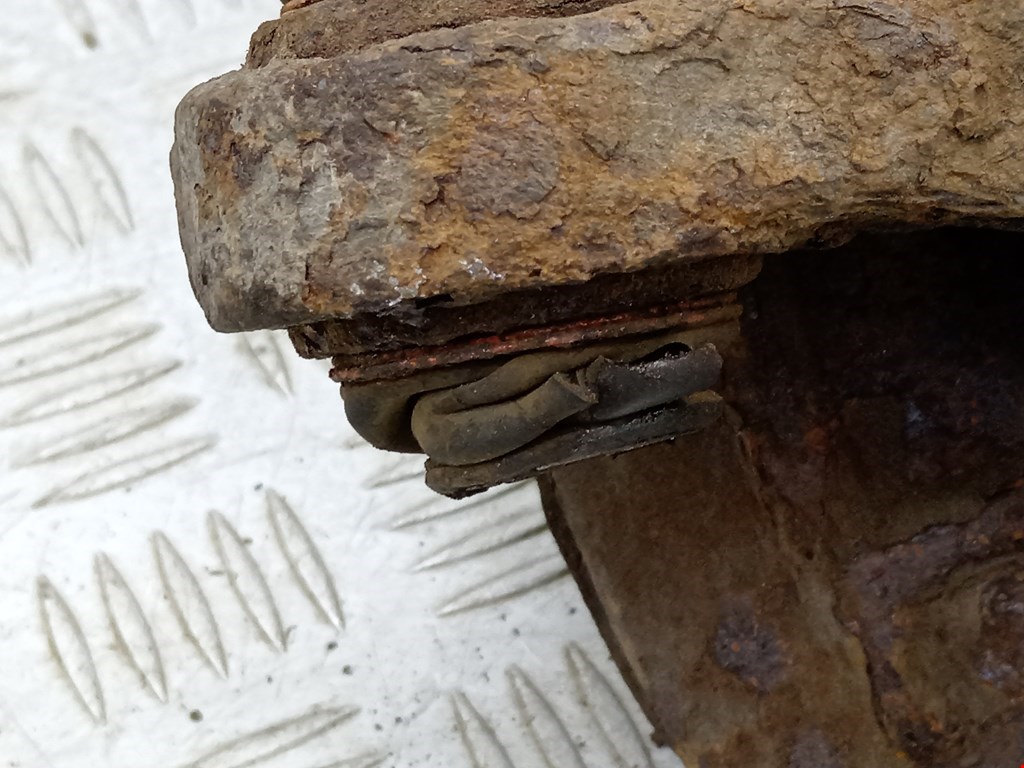 Ступица задняя левая LAND ROVER Discovery III 2005-2009