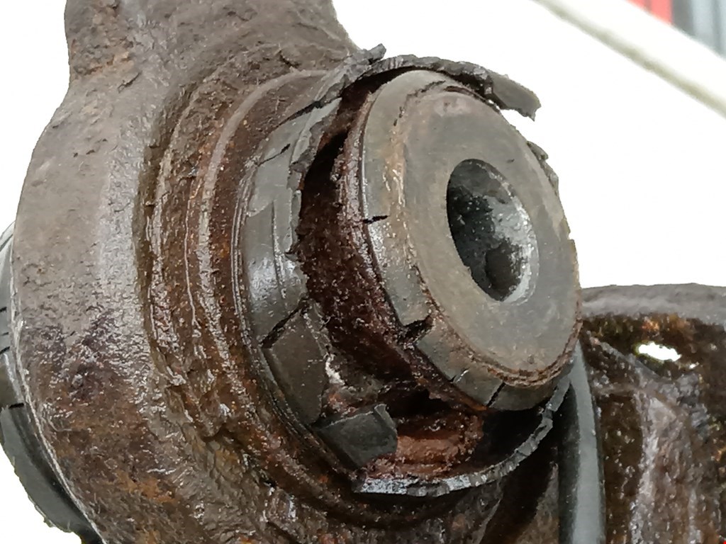 Ступица задняя правая LAND ROVER Discovery III 2005-2009