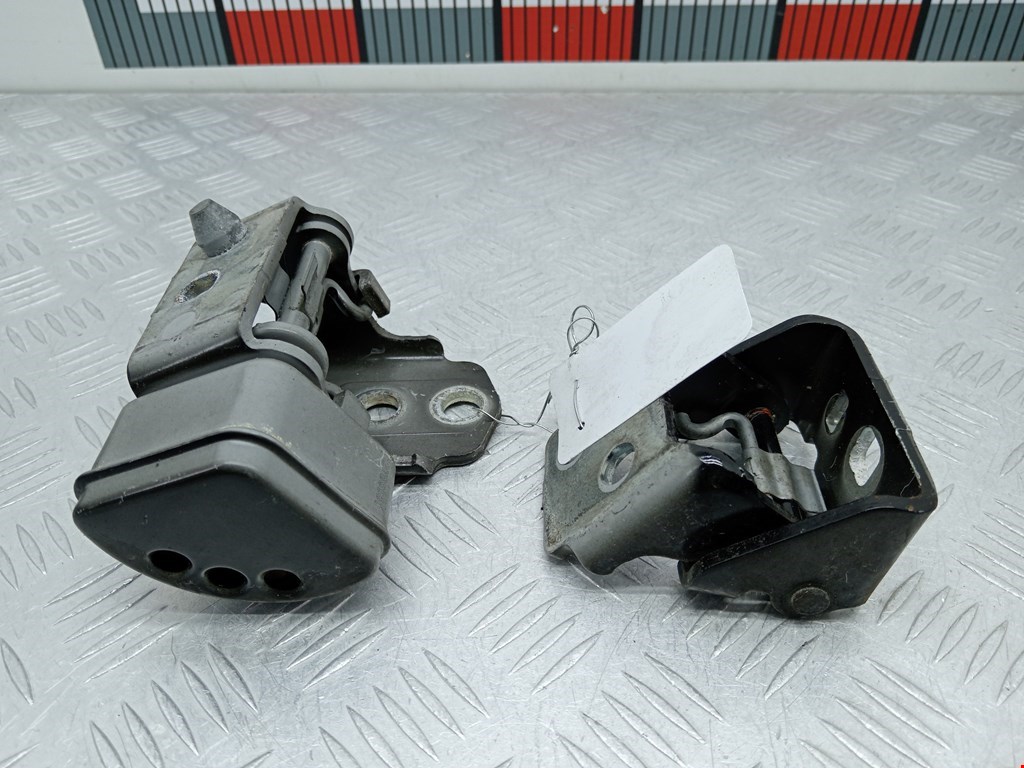 Петля двери передней правой Peugeot 207 (2006-2014)