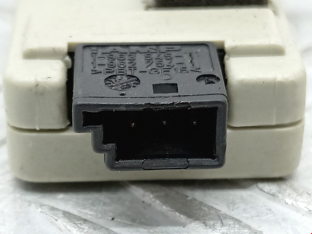 Усилитель антенны LAND ROVER Range Rover 2002-2012