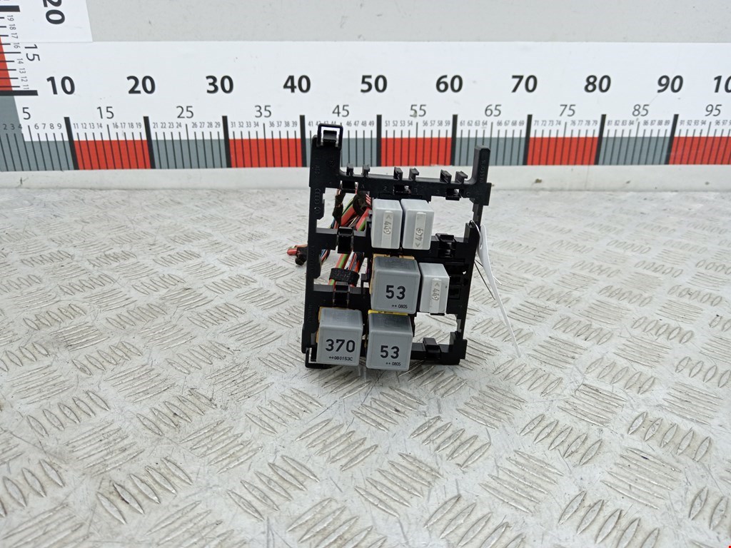 Блок реле VOLKSWAGEN Tiguan 2007-2016