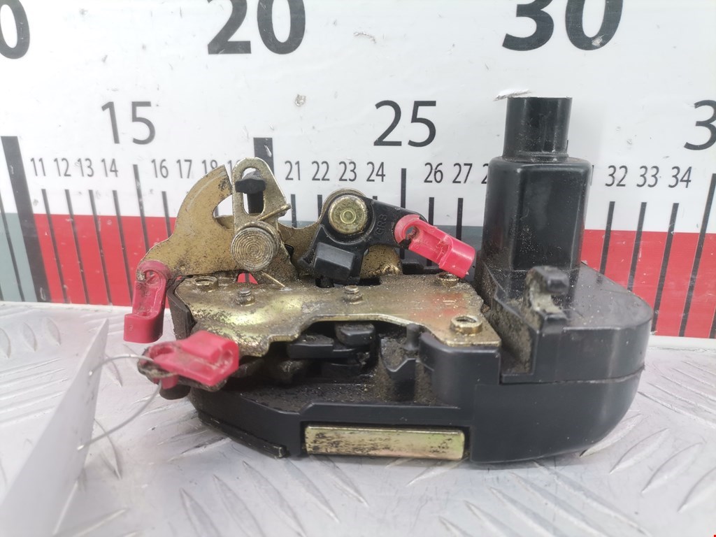 Замок двери задней правой JEEP Cherokee XJ 1984-2001