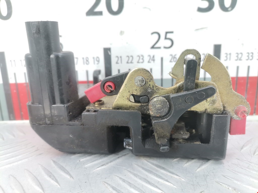 Замок двери задней правой JEEP Cherokee XJ 1984-2001