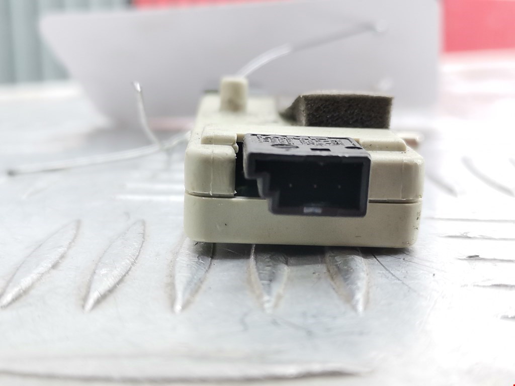 Усилитель антенны LAND ROVER Range Rover 2002-2012