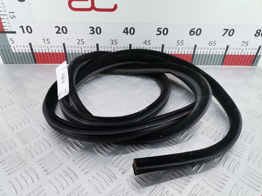 Уплотнитель двери LAND ROVER Range Rover 2002-2012