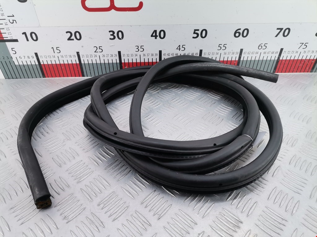 Уплотнитель двери LAND ROVER Range Rover 2002-2012