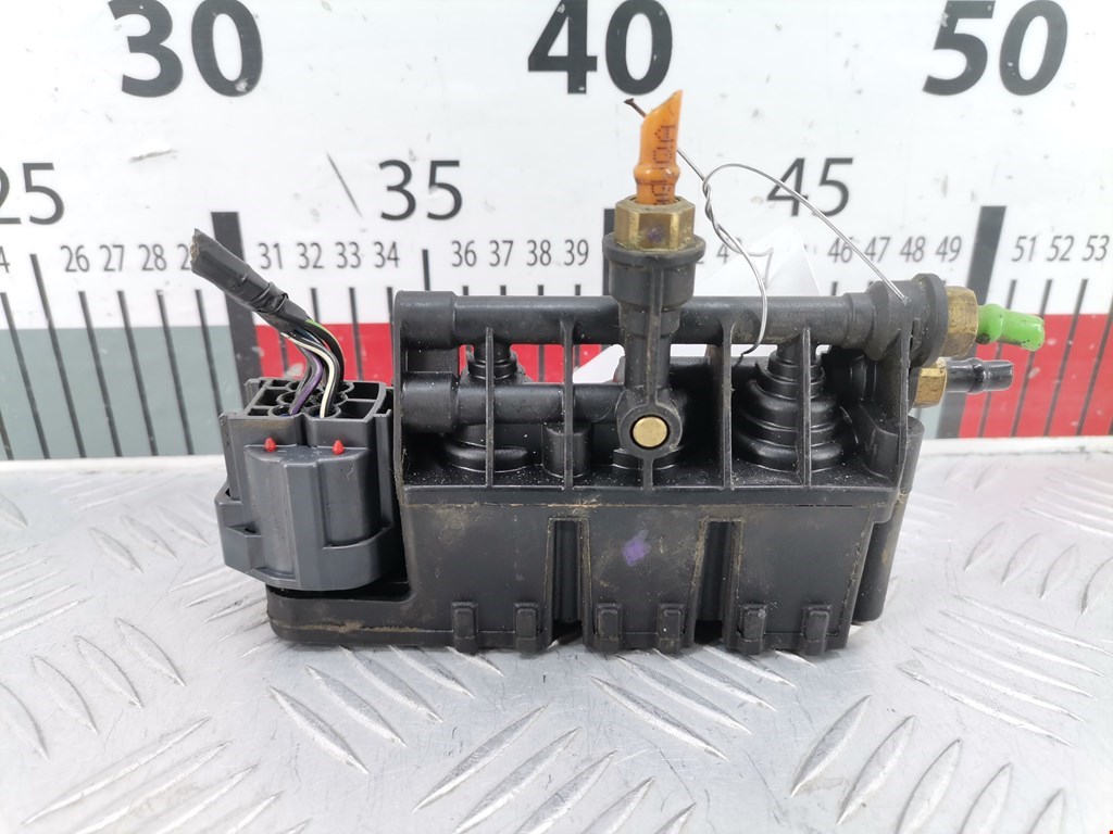 Блок клапанов пневмоподвески Land Rover Range Rover 3 (2001-2012)