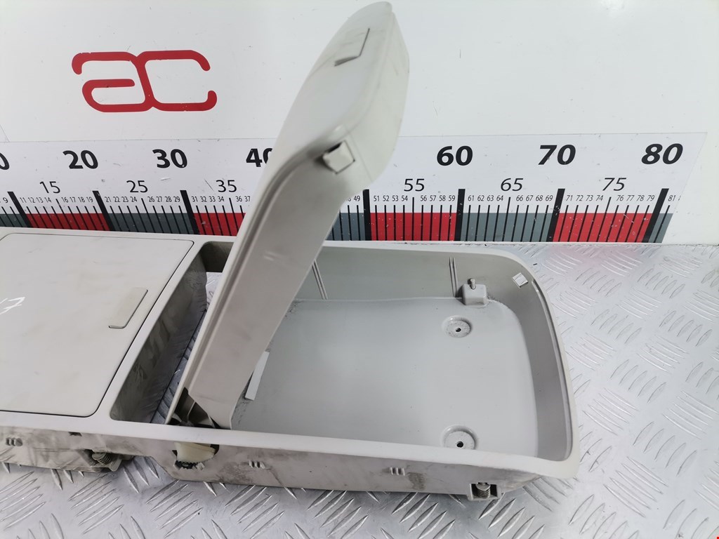 Плафон салонный (салона фонарь) VOLKSWAGEN Touran 2003-2010