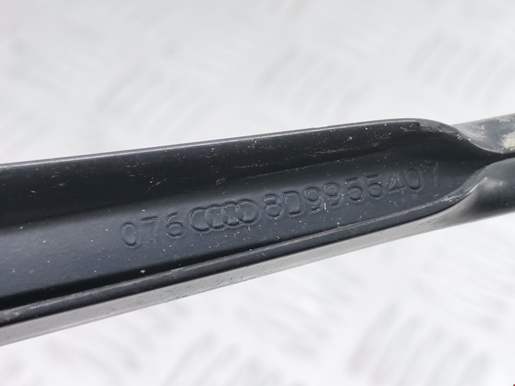 Поводок дворника задний (заднего) AUDI A4 B5 1995-2001