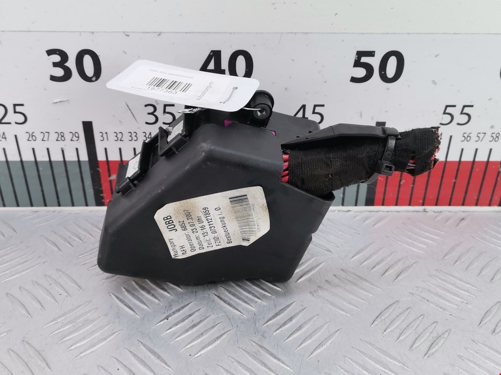 Датчик уровня в бачок омывателя AUDI A6 C6 2004-2010