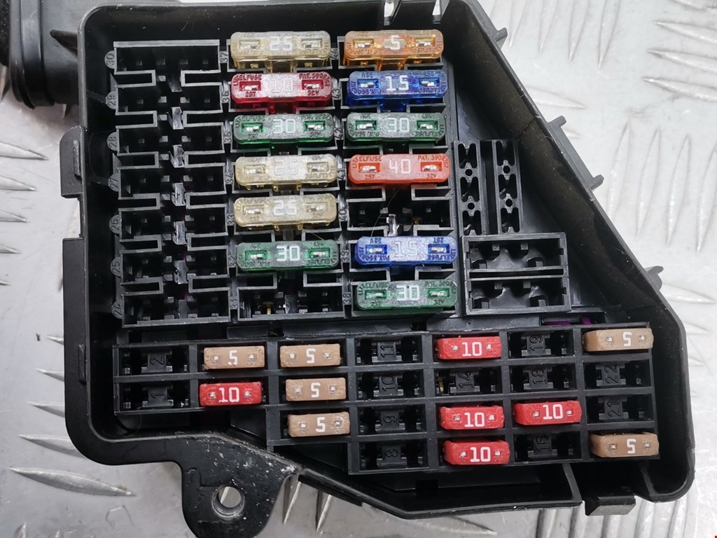 Датчик уровня в бачок омывателя AUDI A6 C6 2004-2010