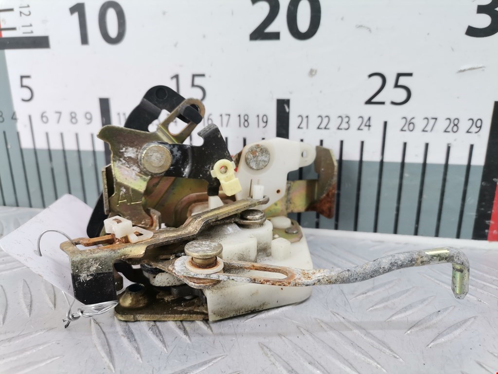 Замок двери задней левой MITSUBISHI Sigma 1990-1996