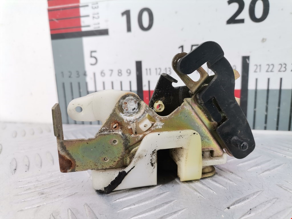 Замок двери задней левой MITSUBISHI Sigma 1990-1996