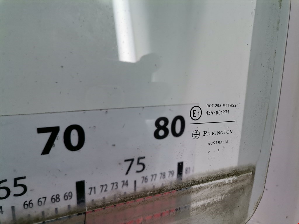 Стекло двери заднее левое MITSUBISHI Sigma 1990-1996