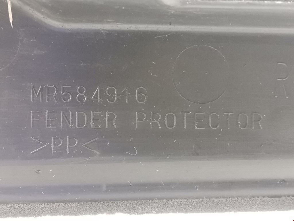 Локер (подкрылок) передний правый MITSUBISHI Pajero IV 2006-2022