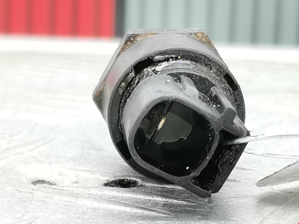 Датчик давления масла TOYOTA Avensis 2003-2008