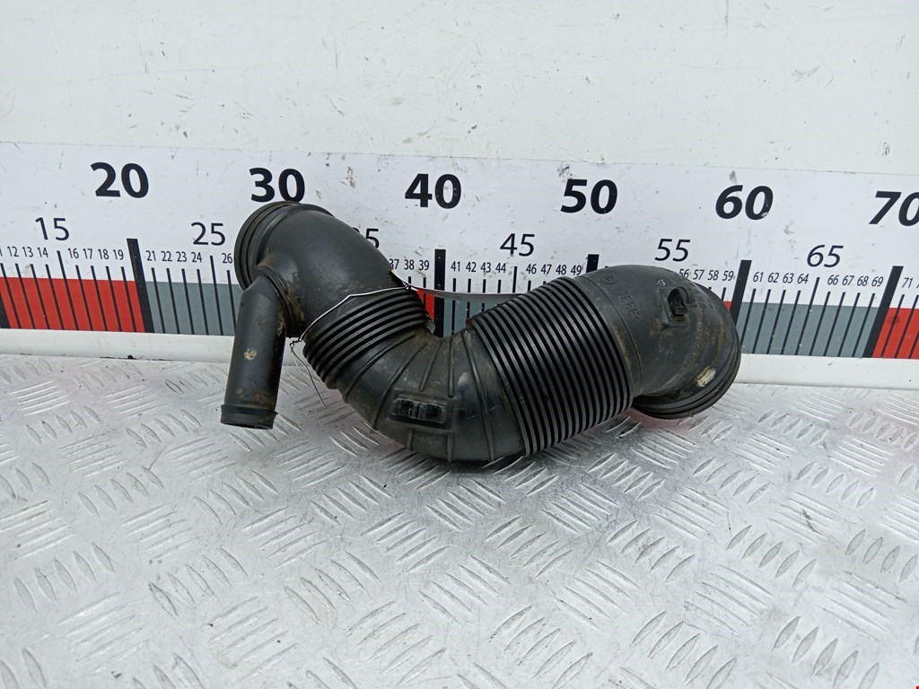 Патрубок воздушного фильтра VOLKSWAGEN Passat B7 2011-2015