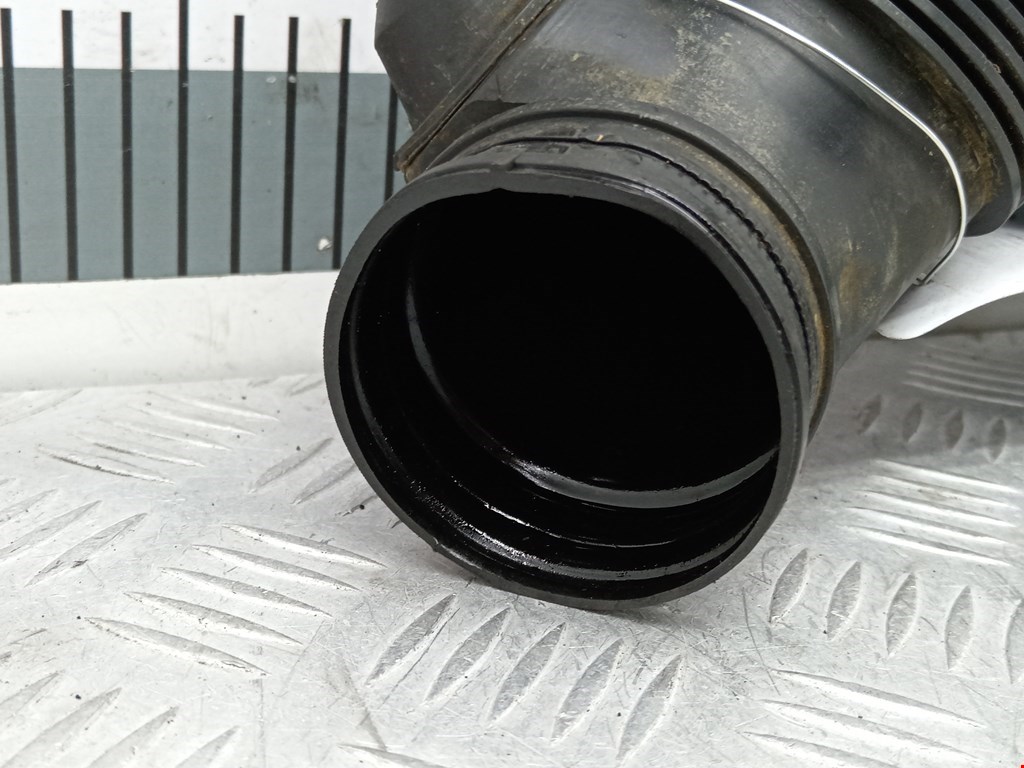 Патрубок воздушного фильтра VOLKSWAGEN Passat B7 2011-2015