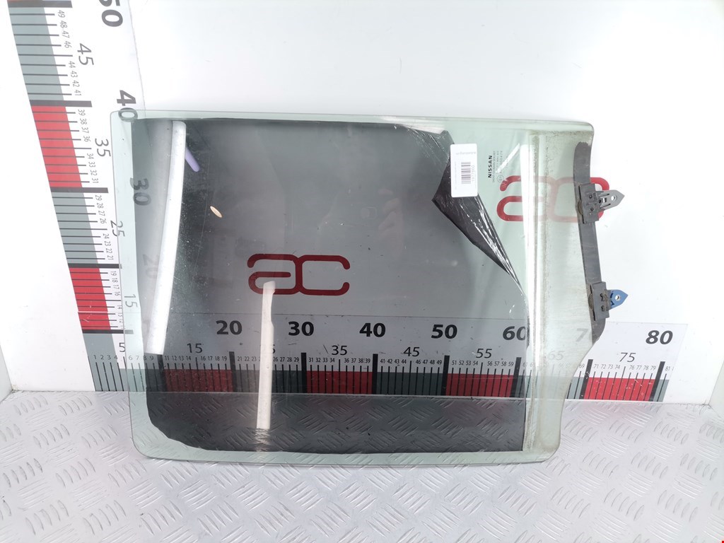 Стекло двери заднее левое NISSAN Navara III D40 2005-2015