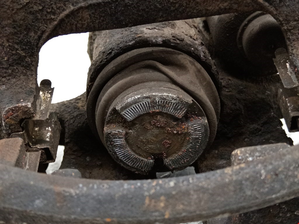 Суппорт задний правый VOLKSWAGEN Passat B6 2005-2011