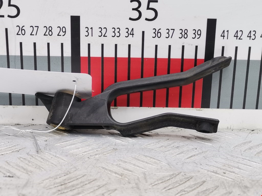 Кронштейн (крепление) радиатора OPEL Astra H/Family 2004-2015