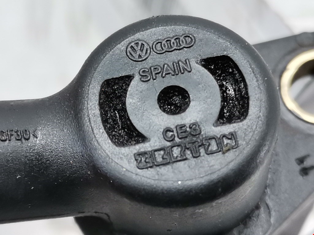 Датчик положения коленвала SKODA Fabia MK2 5J 2007-2014