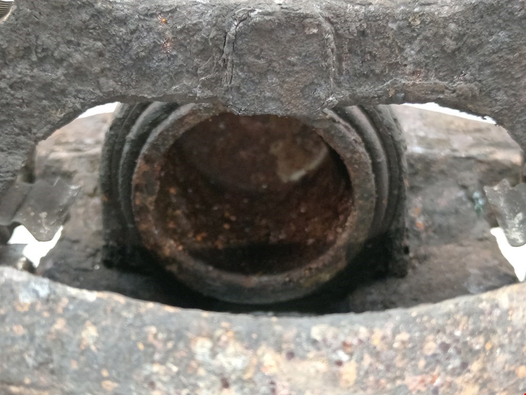 Суппорт передний правый OPEL Corsa D 2006-2014