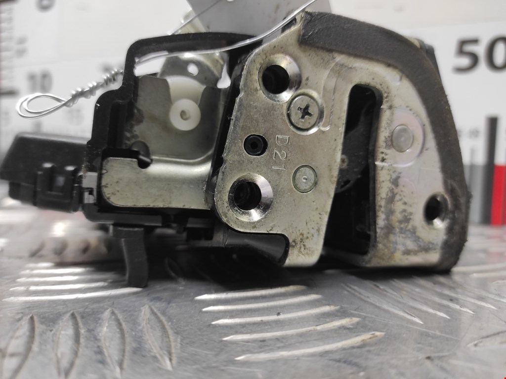 Замок двери задней левой TOYOTA Auris E150 2006-2012