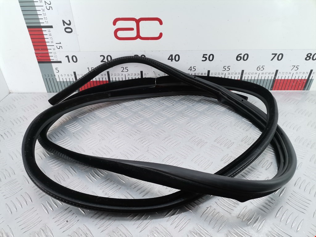 Уплотнитель двери LAND ROVER Range Rover 2002-2012