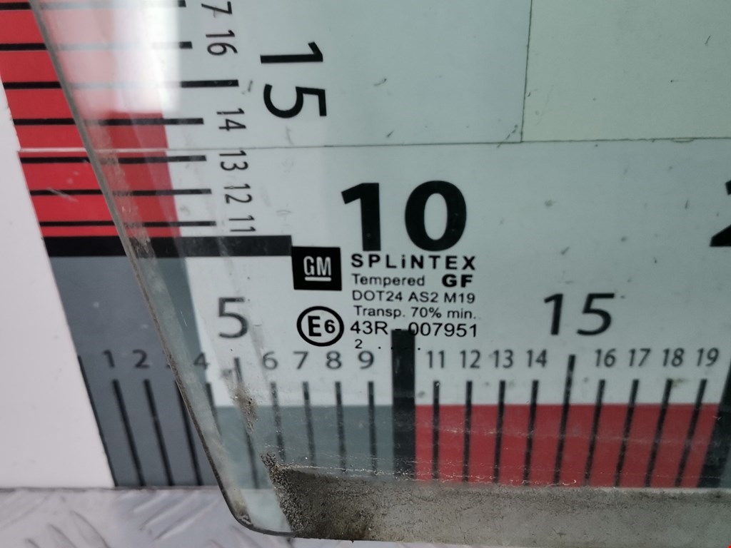 Стекло двери заднее правое OPEL Corsa C 2000-2006