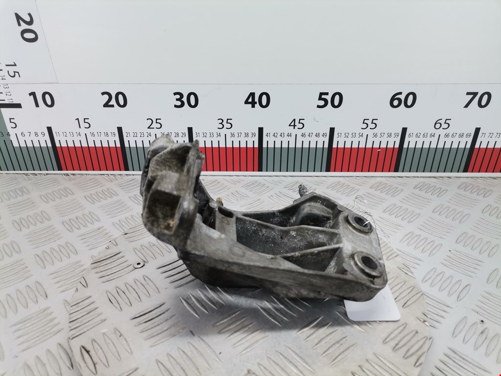 Кронштейн (крепление лапа) двигателя Ford Fiesta 4 (1995-2002)