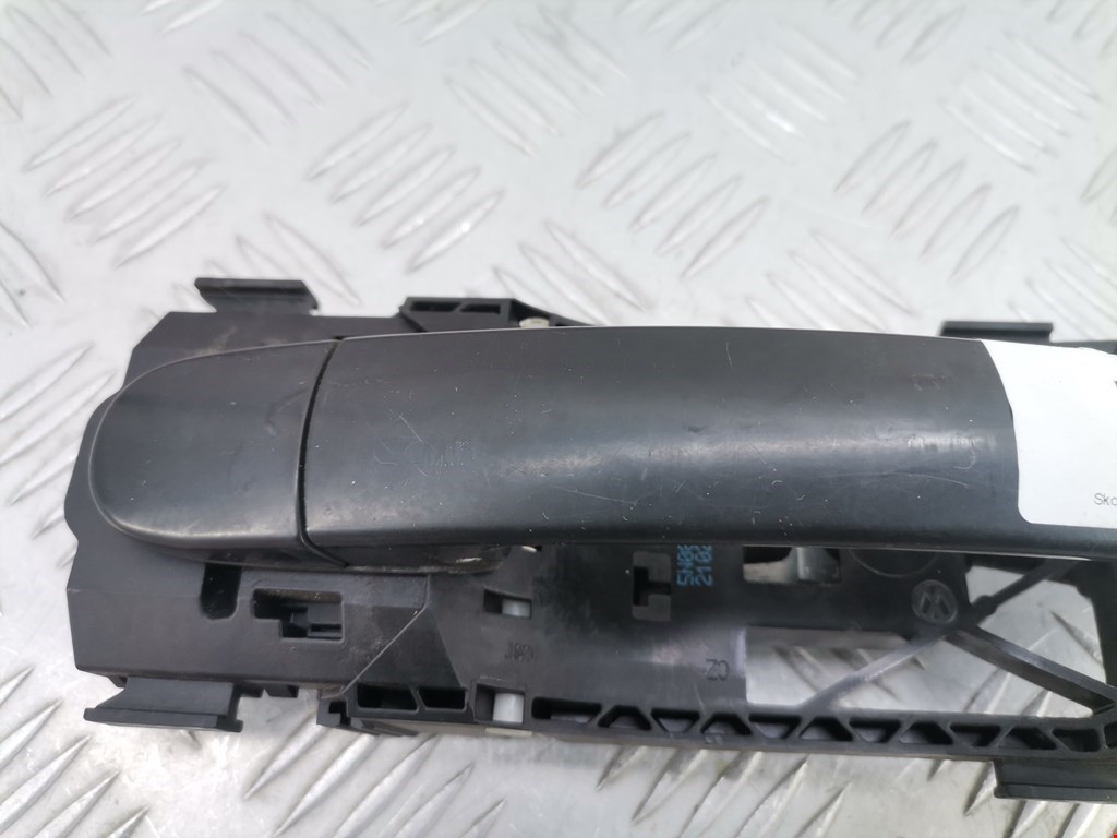 Ручка двери задней наружная левая SKODA Rapid 2012-2020