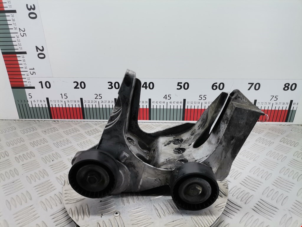 Натяжитель ремня генератора (приводного поликлинового ремня Ford Fiesta 5 (2002-2008)