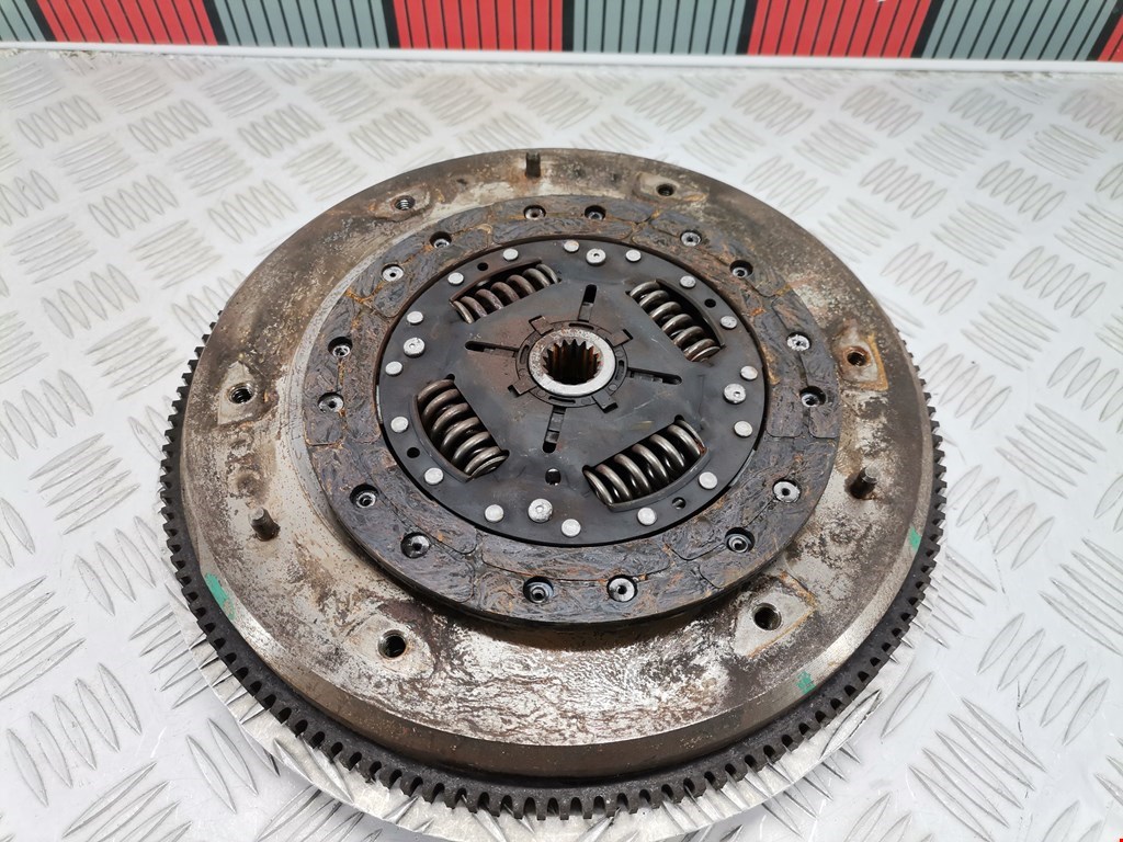 Маховик (демпфер сцепления) FORD Fiesta 2001-2008