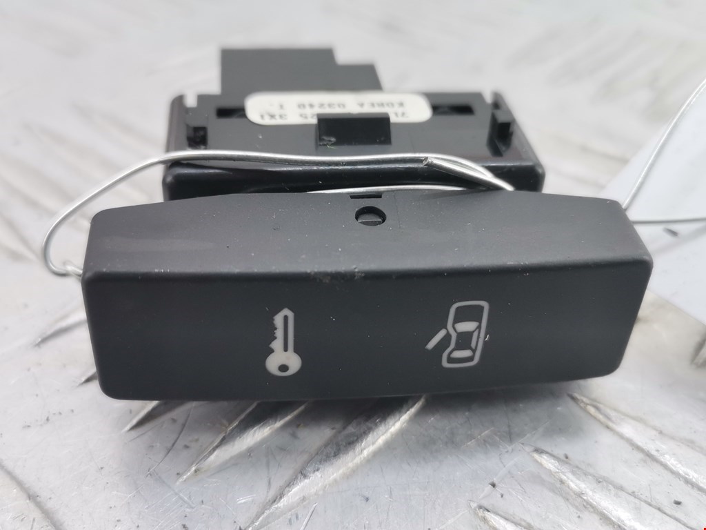 Кнопка центрального замка VOLKSWAGEN Touareg 2002-2010