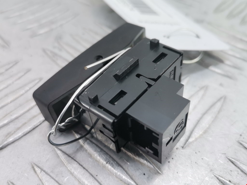 Кнопка центрального замка VOLKSWAGEN Touareg 2002-2010