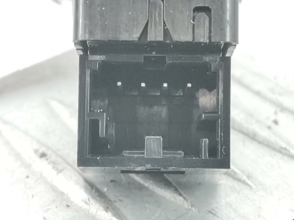 Кнопка центрального замка VOLKSWAGEN Touareg 2002-2010