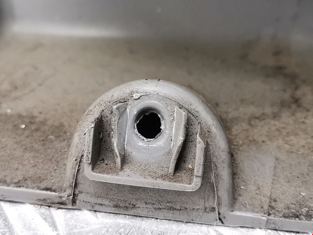 Обшивка двери передняя левая VOLKSWAGEN Caddy III 2004-2015