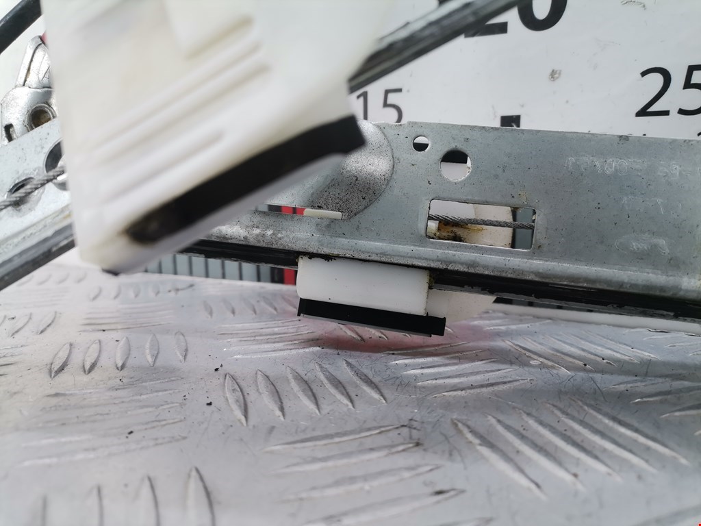 Стеклоподъемник передний левый FORD Fiesta 2008-2012