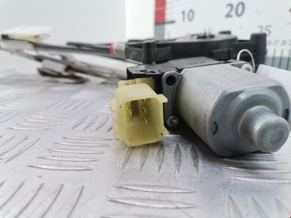 Стеклоподъемник передний левый FORD Fiesta 2008-2012