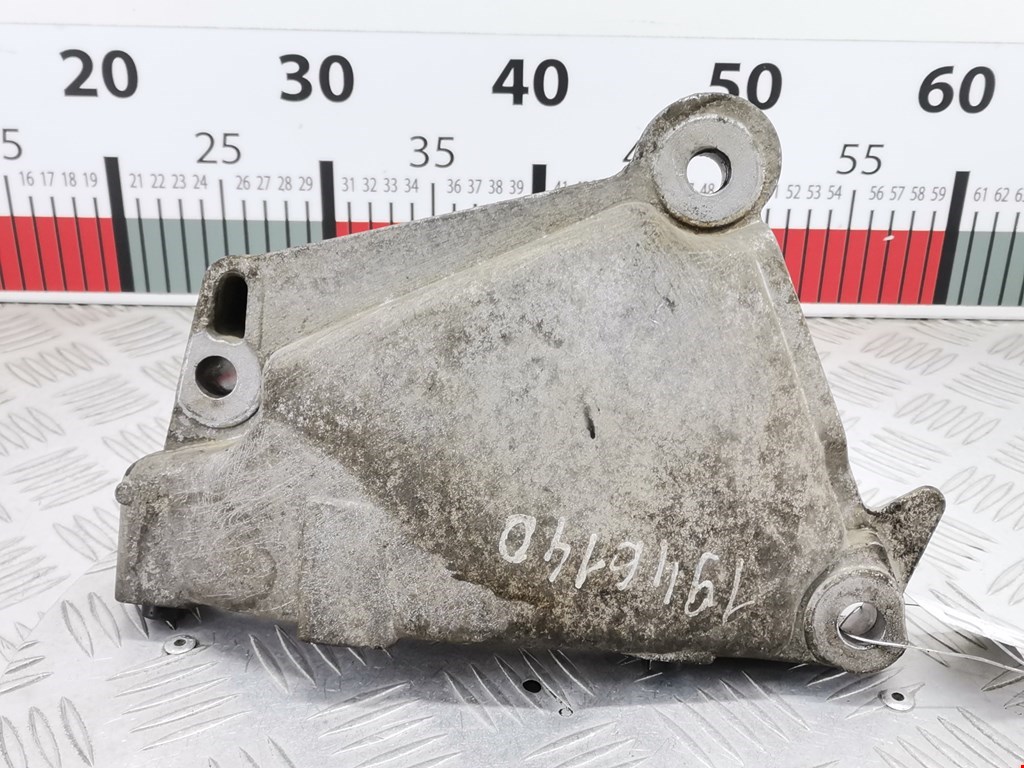 Кронштейн (крепление лапа) двигателя Citroen C3 1 (2001-2010)