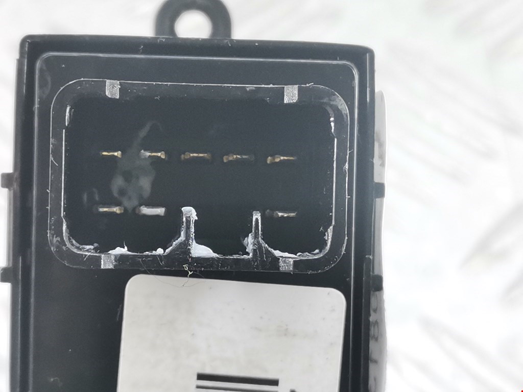 Кнопка стеклоподъемника HYUNDAI i40 2011-2019