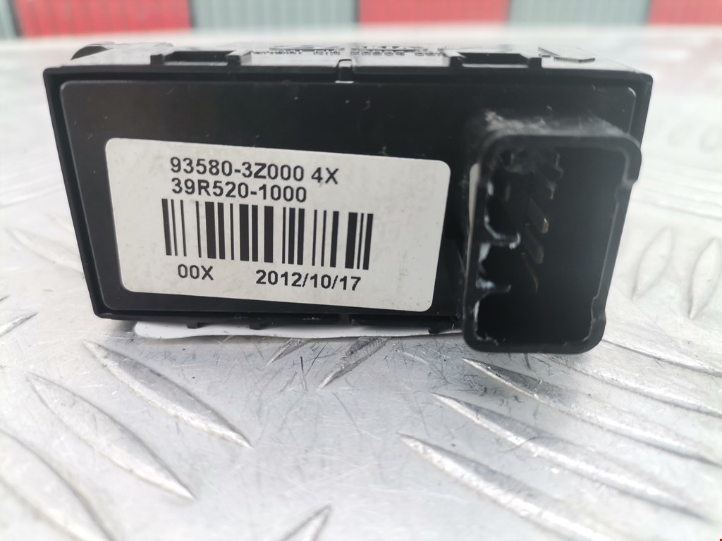 Кнопка стеклоподъемника HYUNDAI i40 2011-2019