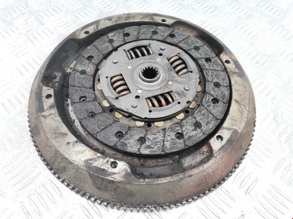 Маховик (демпфер сцепления) OPEL Corsa C 2000-2006