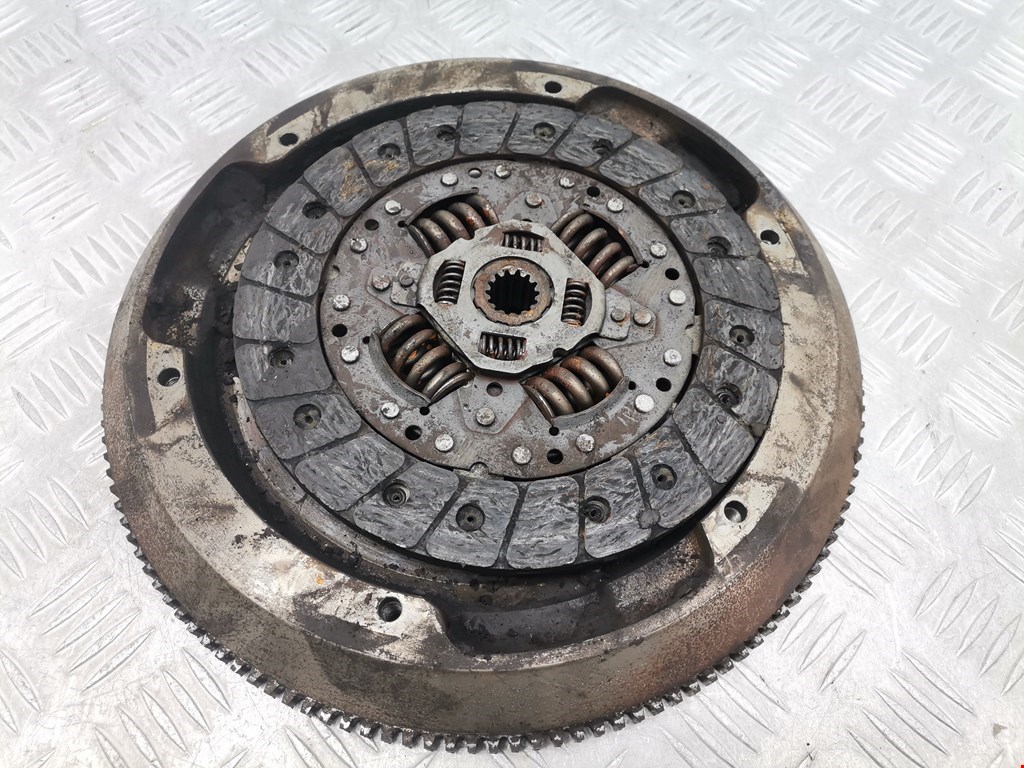 Маховик (демпфер сцепления) OPEL Corsa C 2000-2006