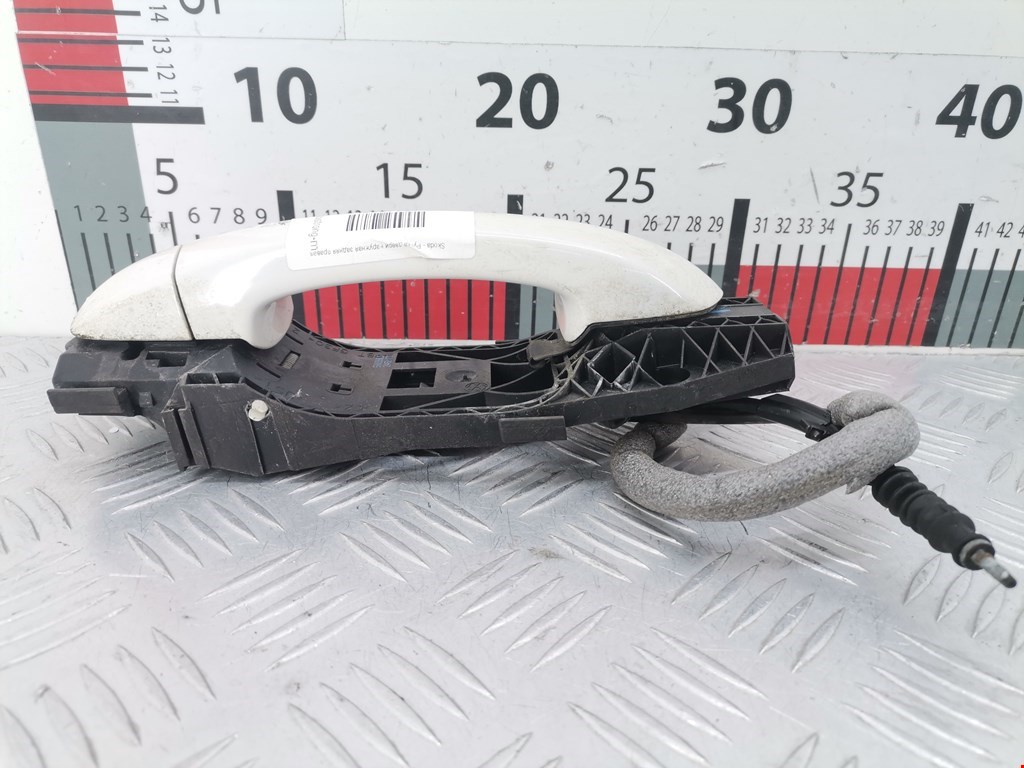 Ручка двери задней наружная правая SKODA Superb 2008-2015