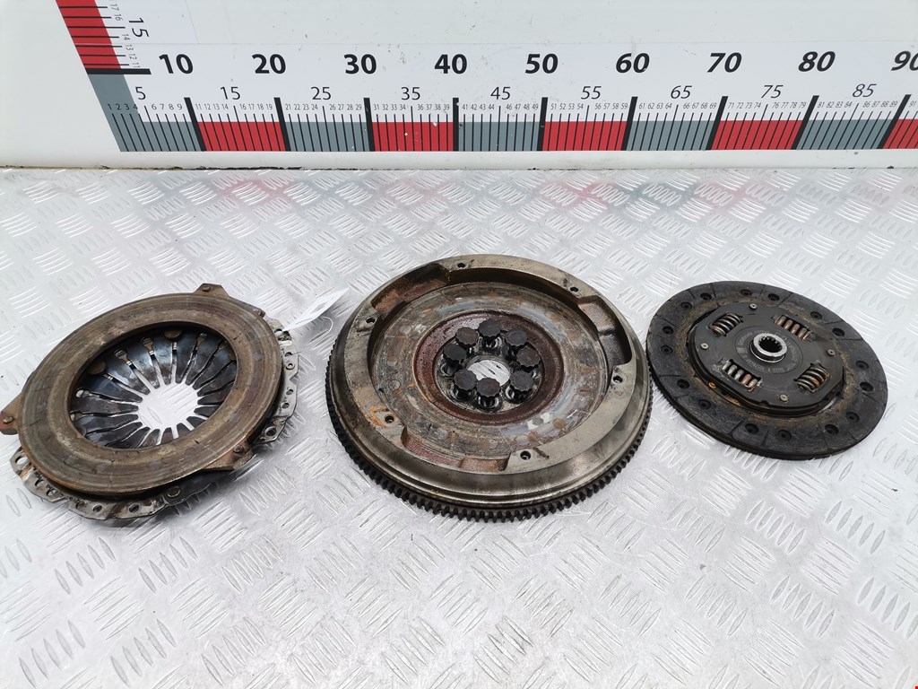 Маховик (демпфер сцепления) OPEL Corsa C 2000-2006