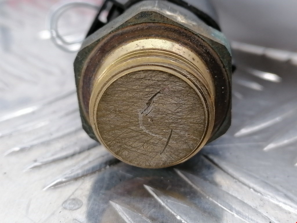 Датчик температуры (охлаждающей жидкости) VOLKSWAGEN Golf IV 1997-2003